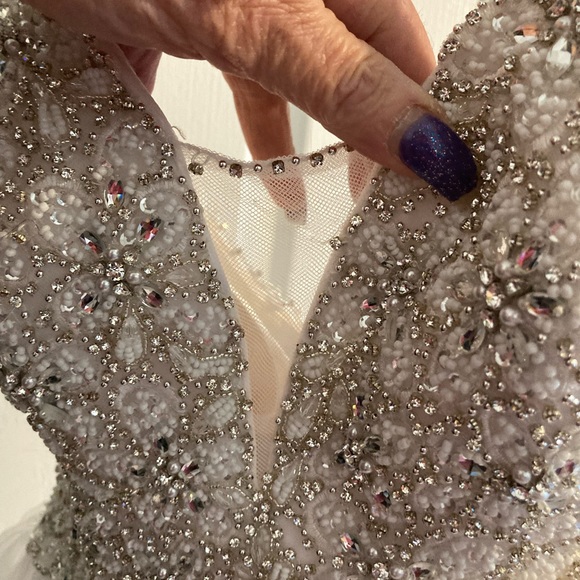 Sitters Midgley Haute Couture White Diamonds & a few pearls Wedding Dress size 6 - Picture 7 of 16